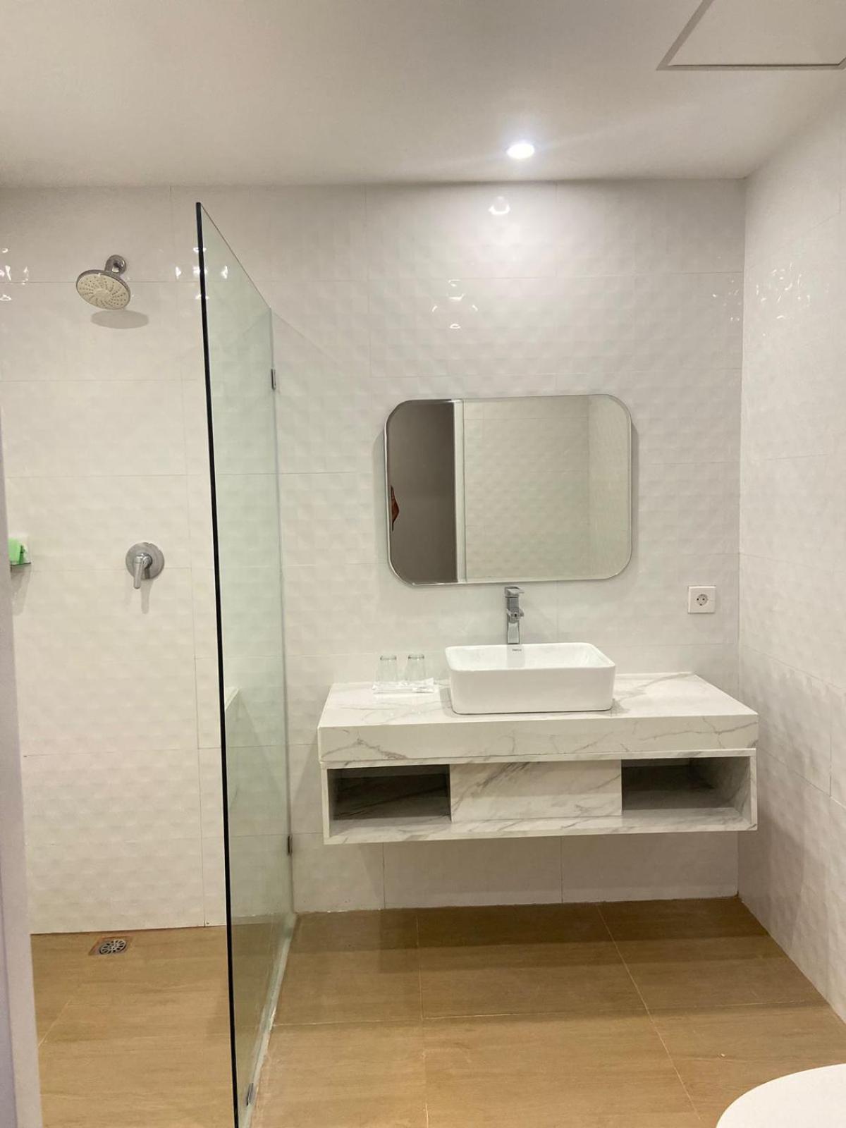 Nio Garden Hotel Sumbawa Экстерьер фото